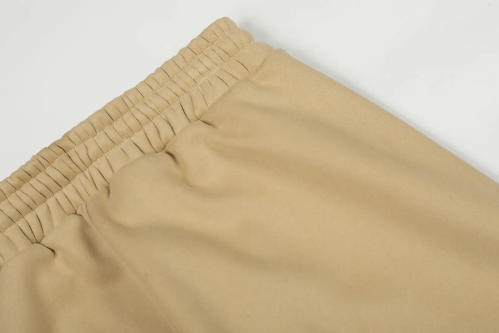 P230 💰 Top quality" Style number: T7005# [Ralph Lauren solid color pony embroidered logo thickened velvet legged trousers] ✅Ralph Lauren classic basic versatile unisex autumn and winter velvet legged trousers ✅Pure cotton high-gram thick velvet fabric The upper body is comfortable and warm ✅The version is restored to the original one The maximum size can be worn up to 180 pounds Loose, comfortable and stress-free ✅The upper body is simple and easy to wear ootd must-have. Good-looking clothes are never picky. A must-have in couples’ wardrobes. Size: S-XL. Color: Black, Gray, Navy Khaki.